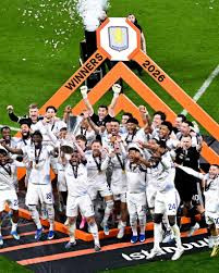 Europa League: El Dibu Martínez y Emiliano Buendía campeones europeos